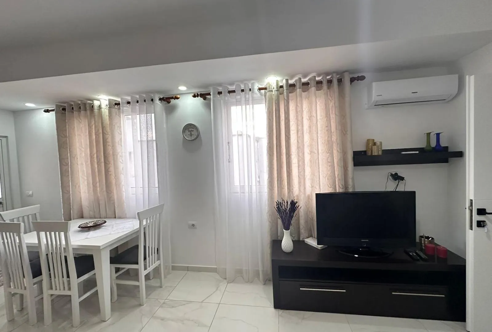 아파트 Saranda Lotus One Bedroom